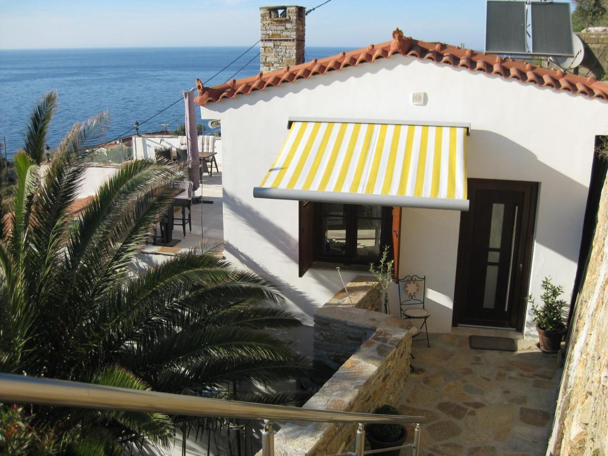 Astra-Ferienhaus Mit Grosser Dachterrasse Und Top-Ausstattung In Nas Armenistis  Esterno foto